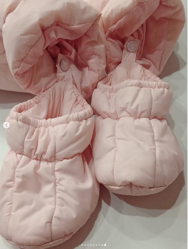 Original Moncler Enfant Baby Pink Down Snowsuit with Real Fur & Booties (6-9 Months / 68-74 cm)