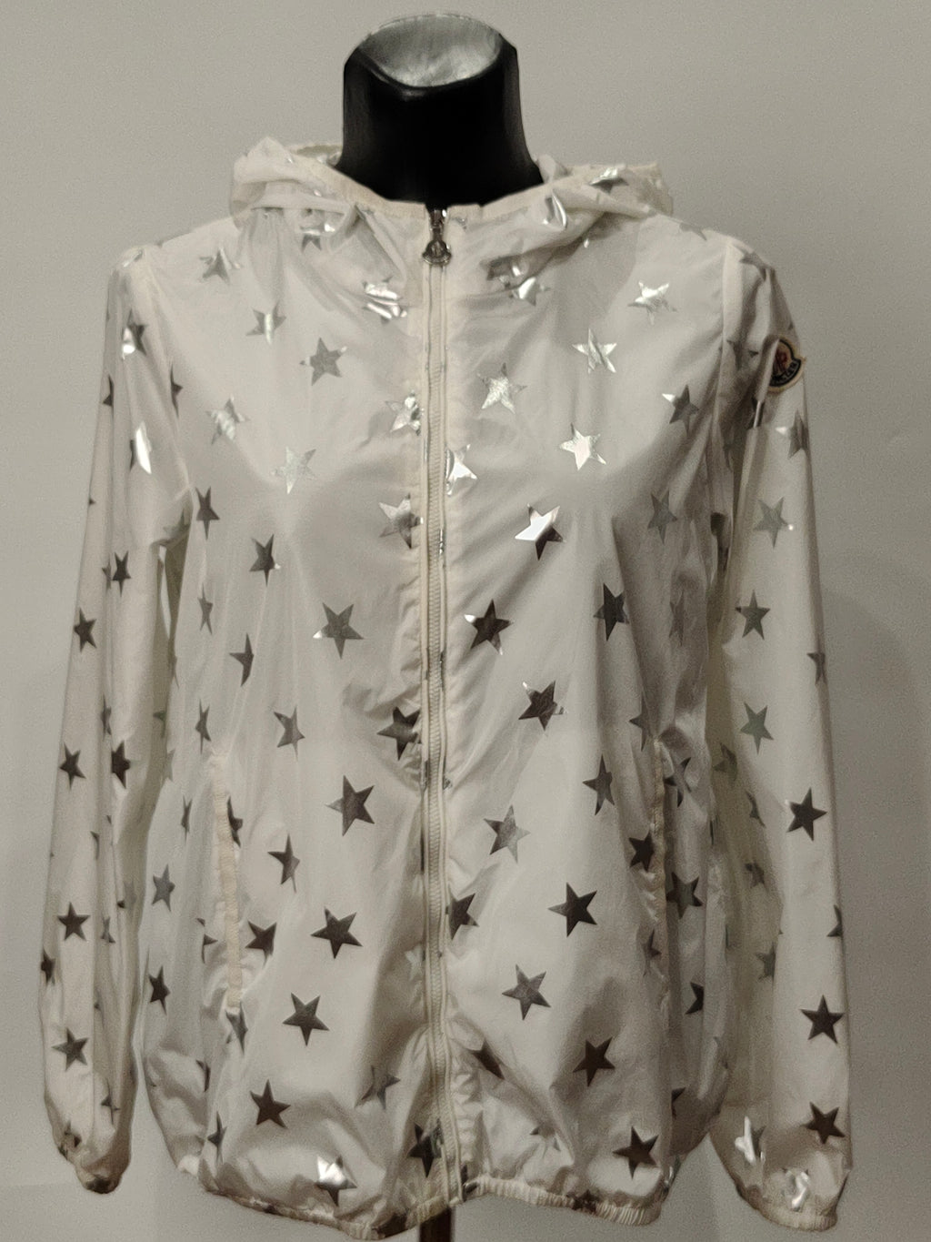 Original Moncler Enfant "Nicolette" Girls Luxury Silver Stars Windbreaker Jacket (14 Years / 164 cm)