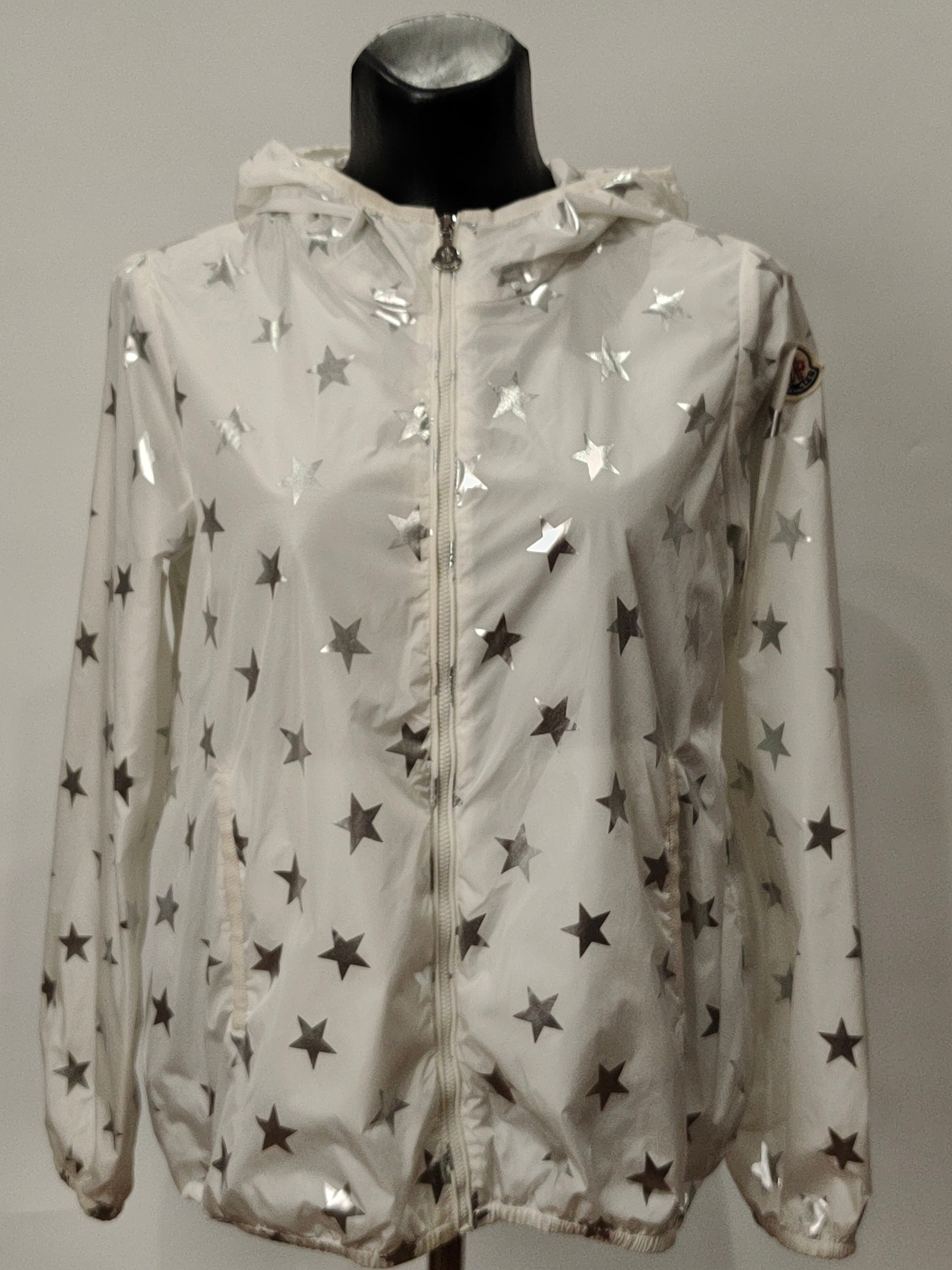 Original Moncler Enfant "Nicolette" Girls Luxury Silver Stars Windbreaker Jacket (14 Years / 164 cm)