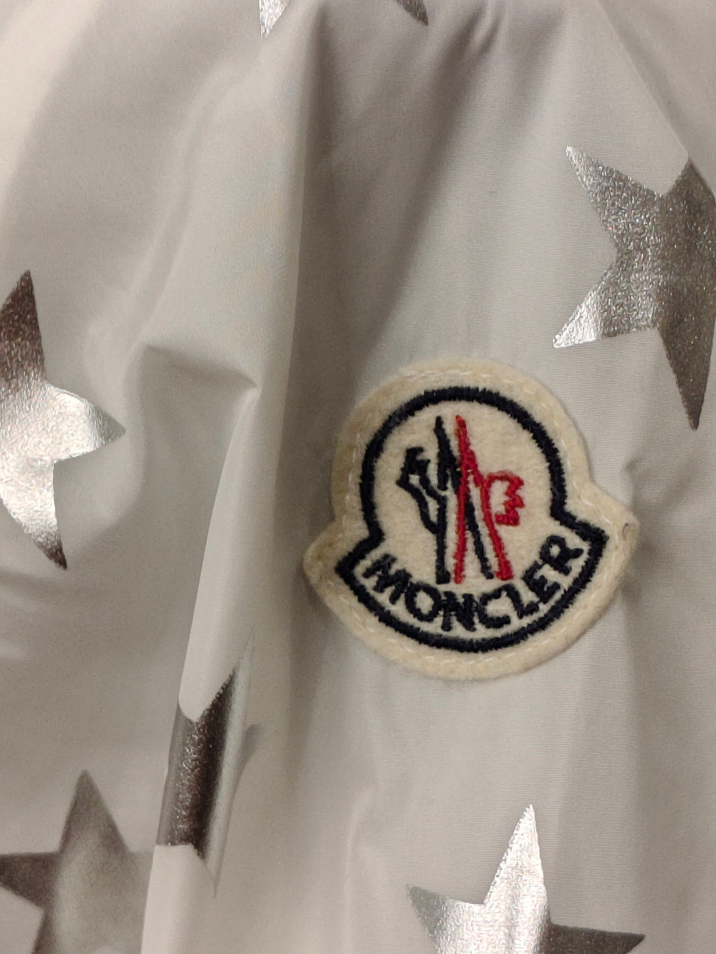 Original Moncler Enfant "Nicolette" Girls Luxury Silver Stars Windbreaker Jacket (14 Years / 164 cm)