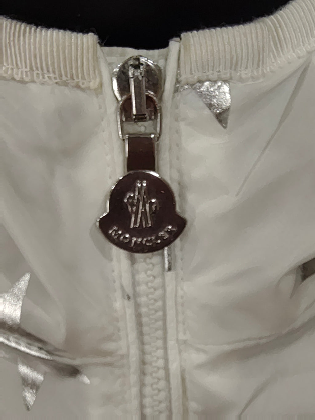 Original Moncler Enfant "Nicolette" Girls Luxury Silver Stars Windbreaker Jacket (14 Years / 164 cm)