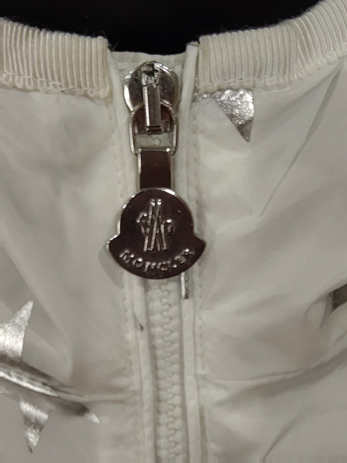Original Moncler Enfant "Nicolette" Girls Luxury Silver Stars Windbreaker Jacket (14 Years / 164 cm)