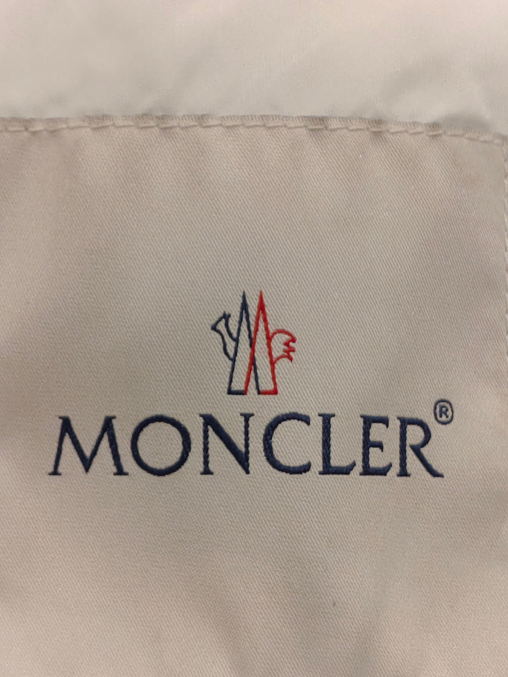 Original Moncler Enfant "Nicolette" Girls Luxury Silver Stars Windbreaker Jacket (14 Years / 164 cm)