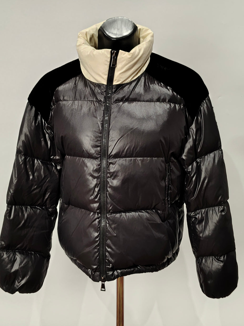 Original Moncler "Parana" Women's Luxury Velvet-Trimmed Down Jacket (Size 0 / XS)