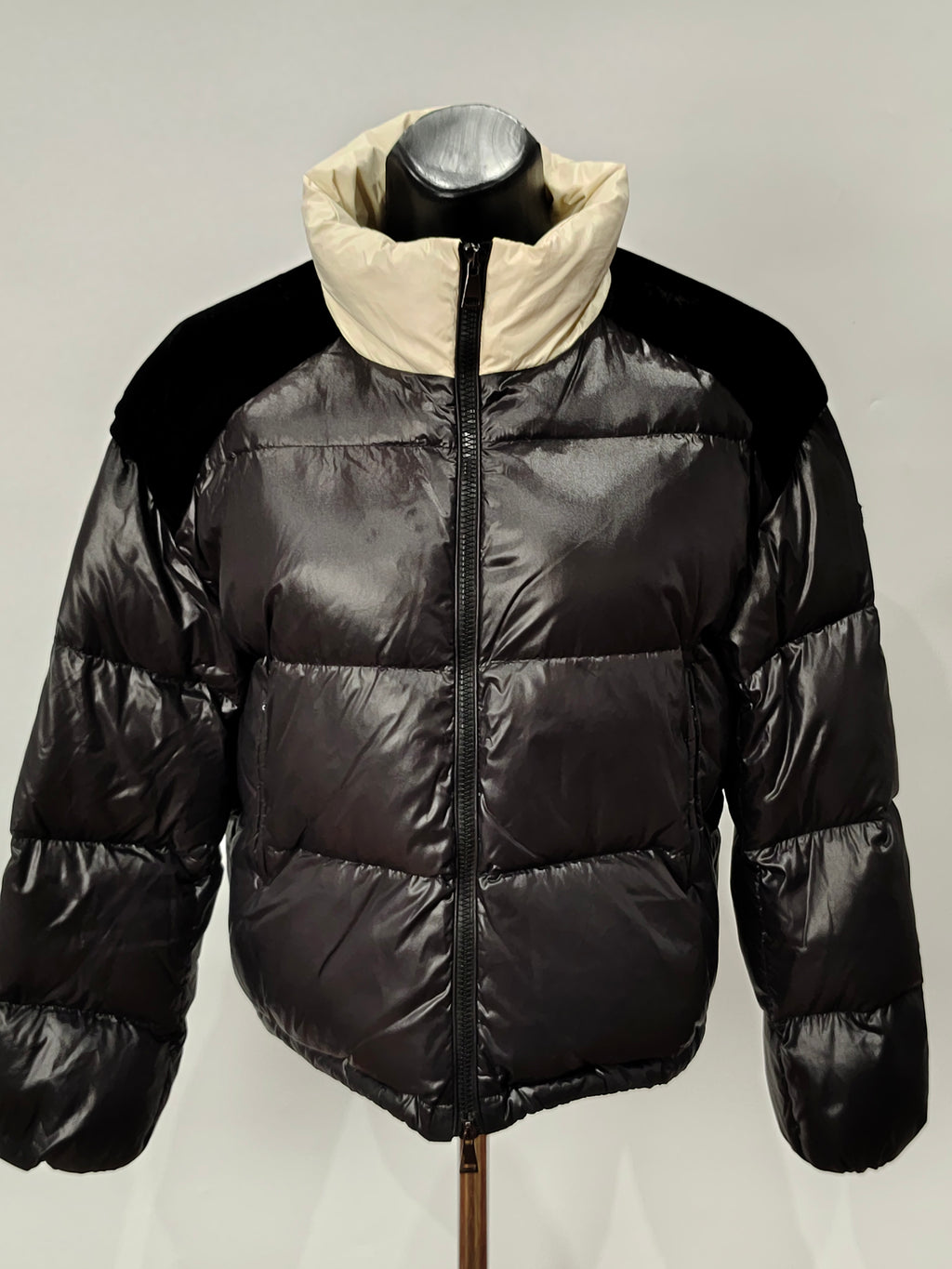 Original Moncler "Parana" Women's Luxury Velvet-Trimmed Down Jacket (Size 0 / XS)