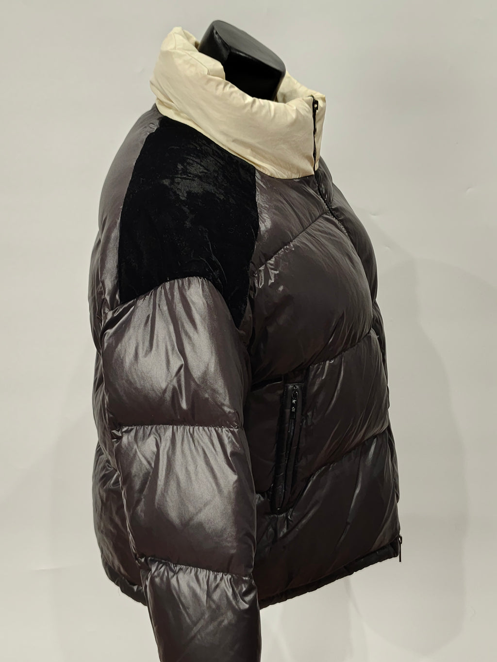 Original Moncler "Parana" Women's Luxury Velvet-Trimmed Down Jacket (Size 0 / XS)