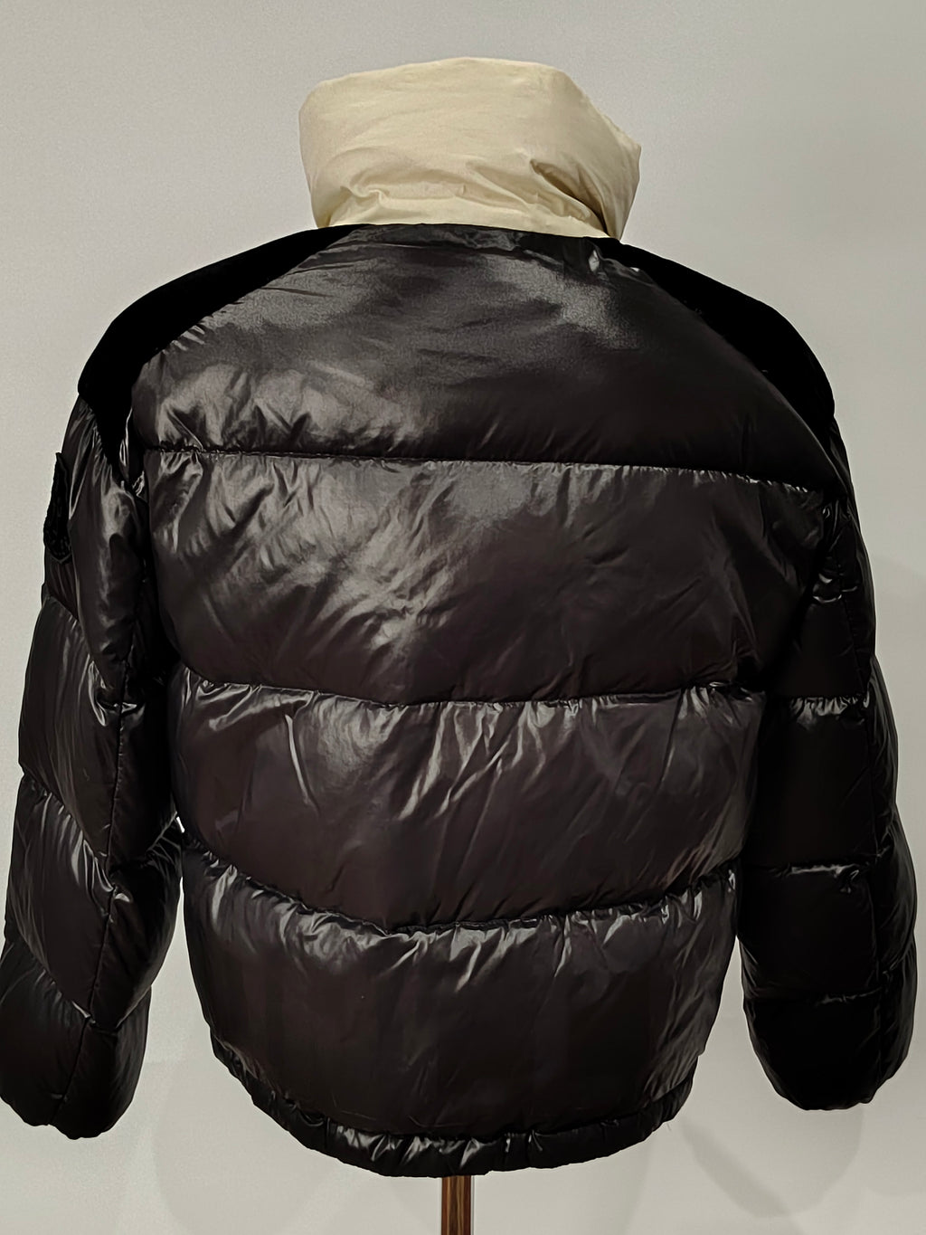 Original Moncler "Parana" Women's Luxury Velvet-Trimmed Down Jacket (Size 0 / XS)