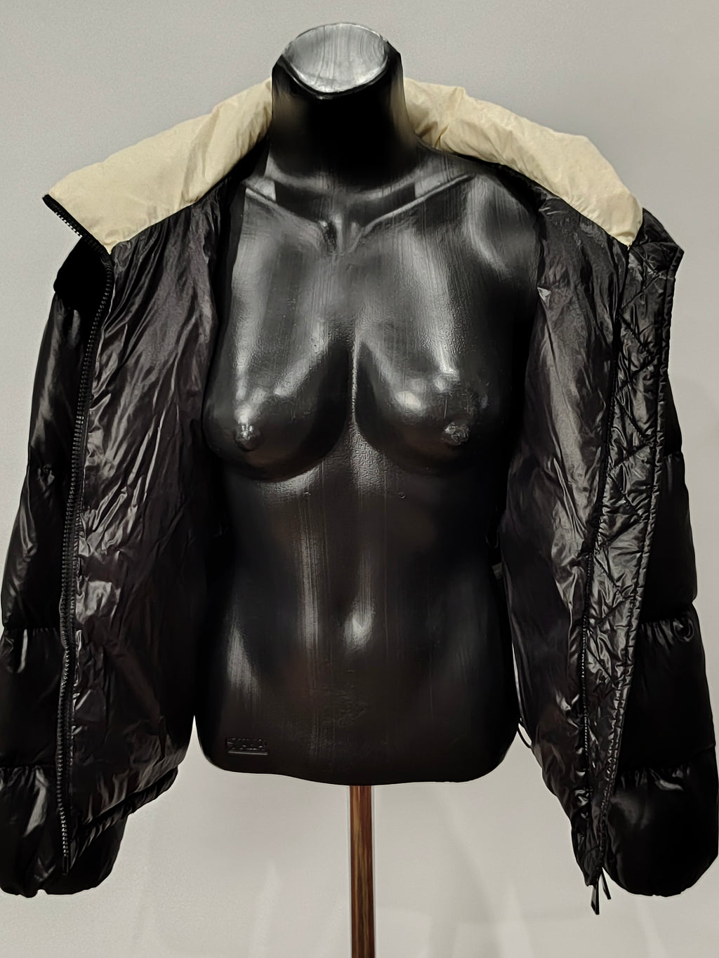 Original Moncler "Parana" Women's Luxury Velvet-Trimmed Down Jacket (Size 0 / XS)